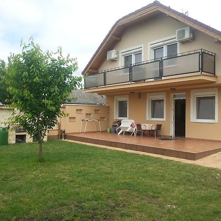 Marinica Apartman ハイデゥソボスロー エクステリア 写真