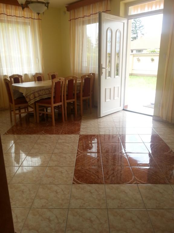 Marinica Apartman ハイデゥソボスロー エクステリア 写真
